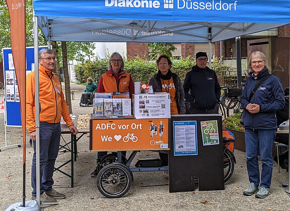 Aktive am Stand Diakonie