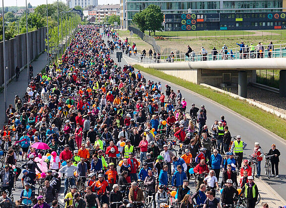 Bild zeigt die Fahrradsternfahrt 2014 in Düsseldorf