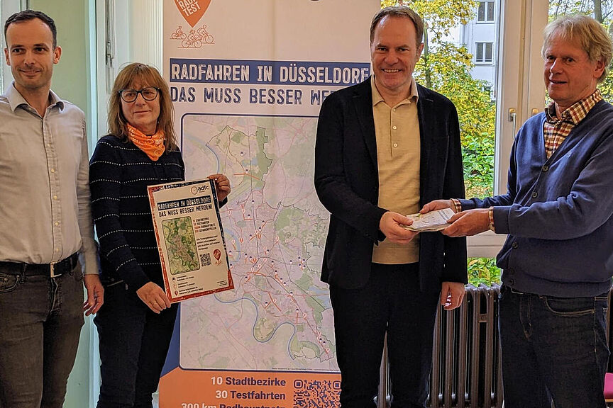 PM mit OB Dr. Stephan Keller Übergabe der Testergebnisse ADFC Düsseldorf