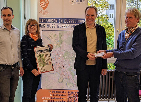 Übergabe der Testergebnisse ADFC Düsseldorf