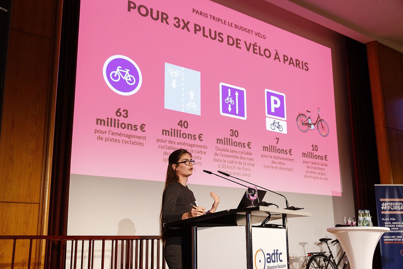 Margot Besson, Beraterin für Radverkehr und ÖV der Stadt Paris in der Abteilung Verkehr. Sie stellte u. a. die autofreien Abschnitte am Seine-Ufer in Paris vor.