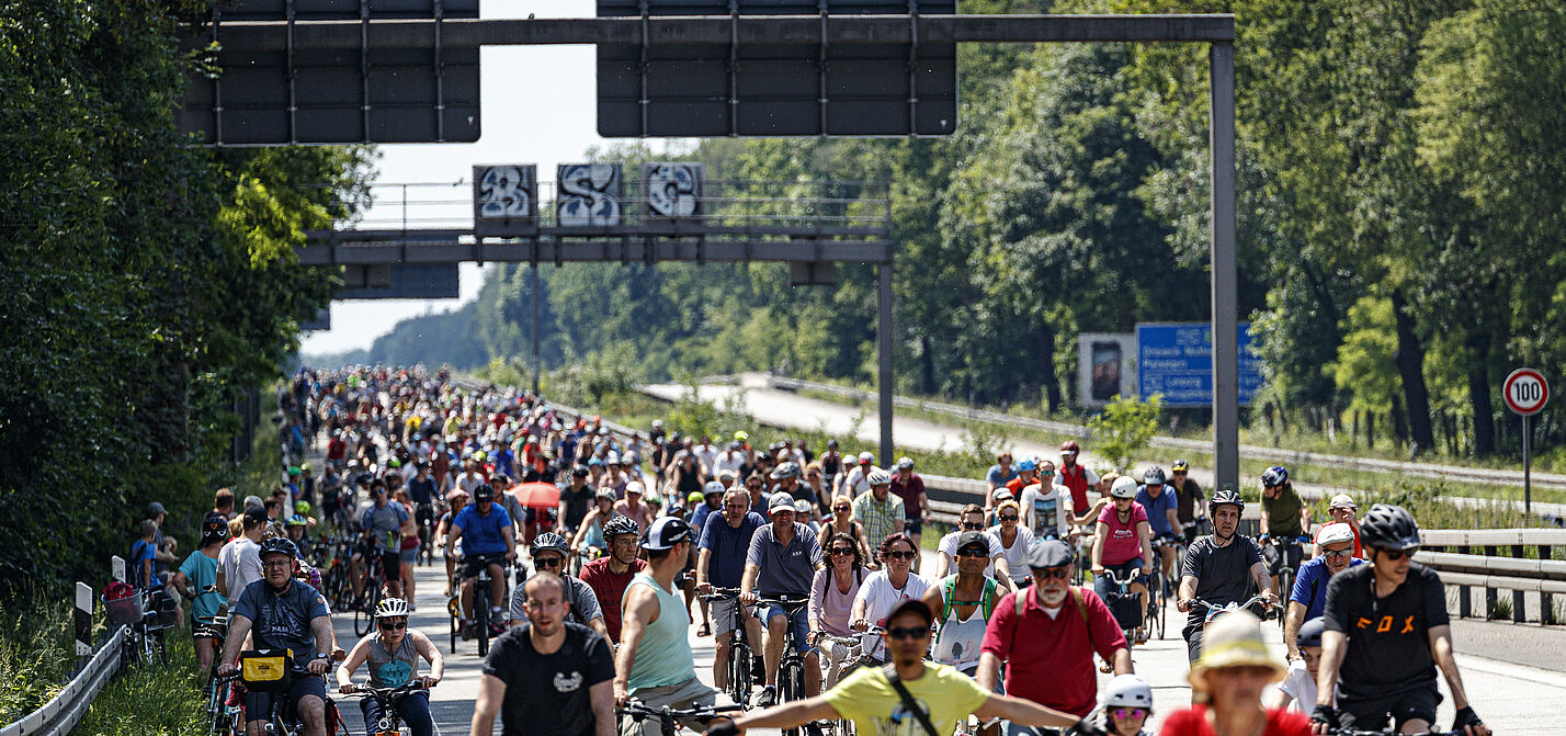 Die legendäre ADFC-Sternfahrt in Berlin steht in diesem Jahr unter dem Motto: „Mehr Recht fürs Rad - Viva la Radvolution!“