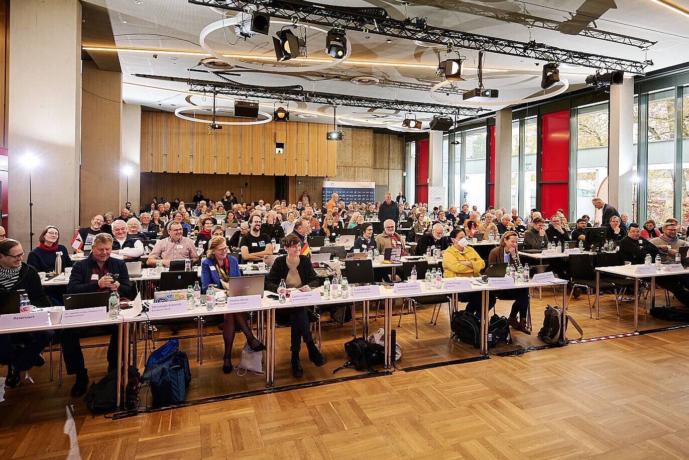 Impression von der ADFC-Bundeshauptversammlung 2024 Blick in den gut gefüllten Sitzungssaal während der ADFC-Bundeshauptversammlung 2024.